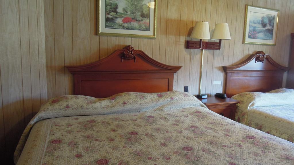 Swiss Chalets Motel Хоуп Экстерьер фото